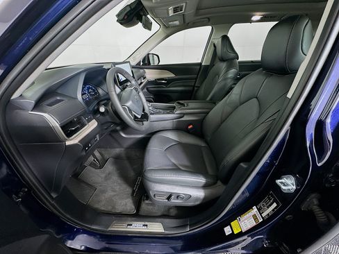 Used 2025 Toyota Grand Highlander FWD image 13