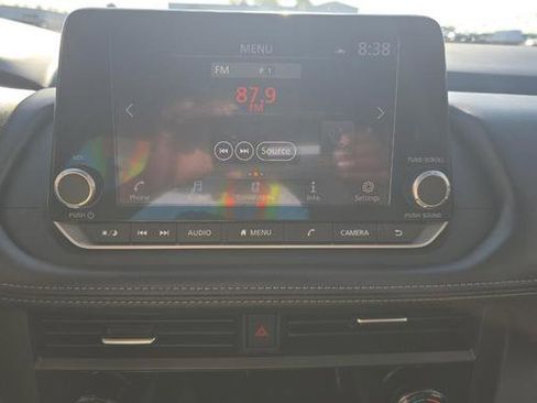 Used 2024 Nissan Rogue SV FWD image 7
