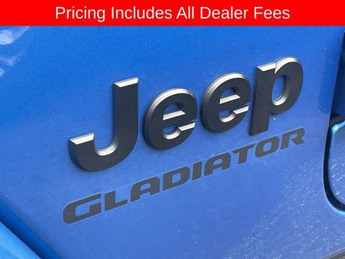 Used 2022 Jeep Gladiator Sport AWD/4WD image 4