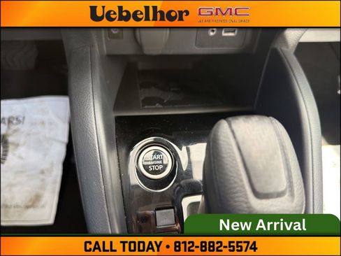 Used 2025 Nissan Versa SV w/ Trunk Package FWD image 21