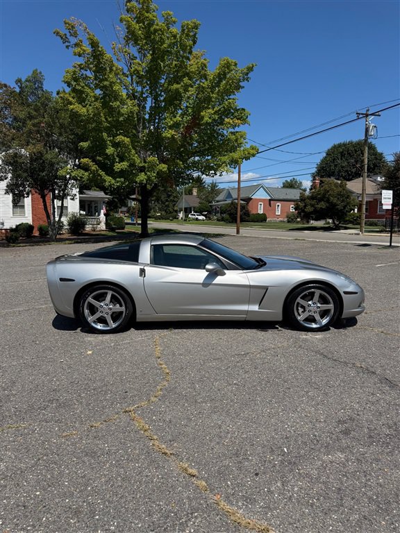 Used 2006 Chevrolet Corvette Coupe w/ Preferred Equipment Group RWD image 2