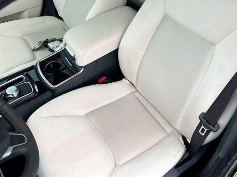 Used 2023 Chrysler 300 Touring w/ Safetytec Plus Group RWD image 21