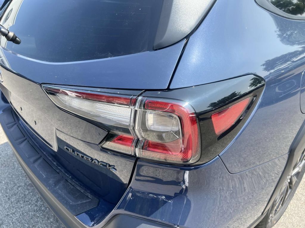 Used 2025 Subaru Outback Onyx Edition AWD/4WD image 10