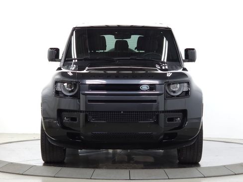 Certified 2025 Land Rover Defender 90 V8 AWD/4WD image 11