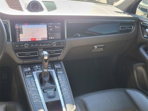Used 2021 Porsche Macan image 31