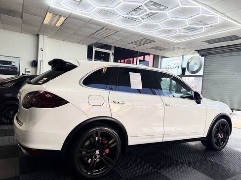 Used 2012 Porsche Cayenne Turbo AWD/4WD image 19