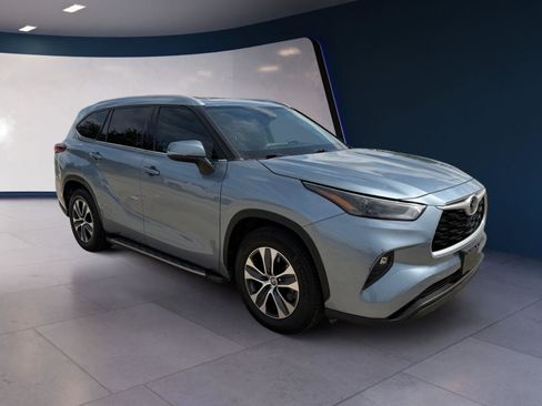 Used 2022 Toyota Highlander XLE FWD image 7