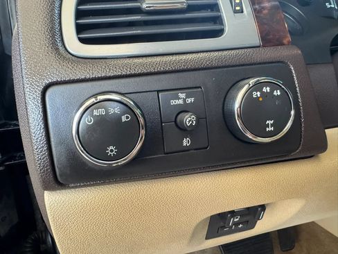 Used 2011 GMC Sierra 2500 Denali w/ Suspension Package, Off-Road AWD/4WD image 17