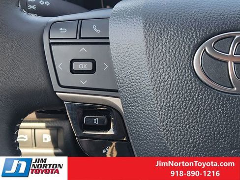 Used 2025 Toyota Camry SE FWD image 28