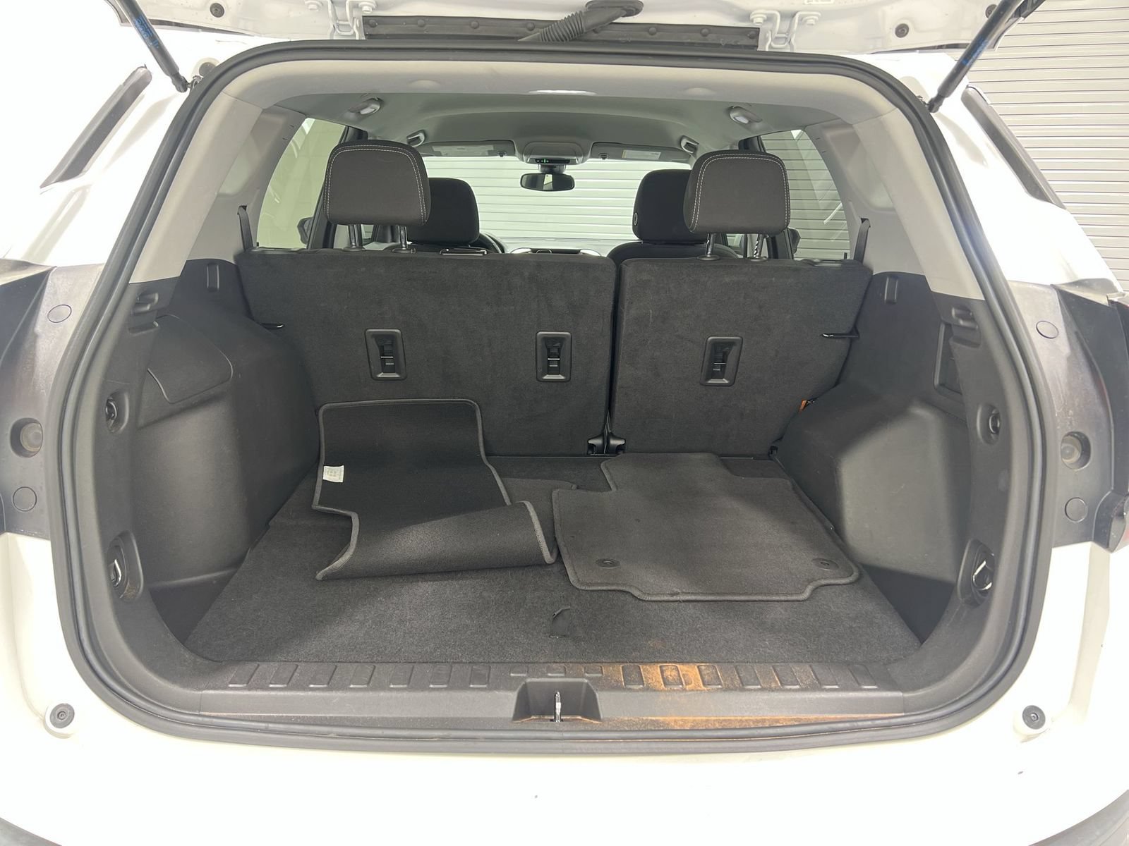 Used 2024 GMC Terrain SLE AWD/4WD image 22