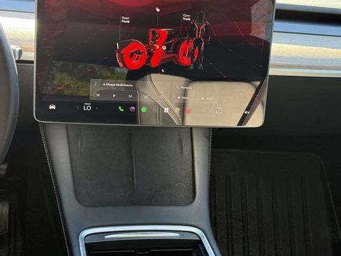 Used 2022 Tesla Model Y Long Range image 18