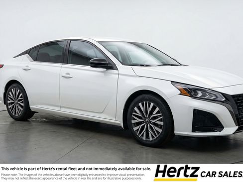 Used 2025 Nissan Altima 2.5 SV image 1