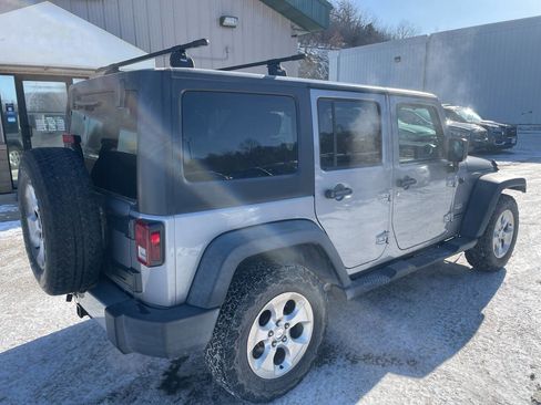 Used 2013 Jeep Wrangler Unlimited Sahara image 7