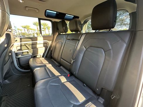 Used 2023 Land Rover Defender 110 S image 33