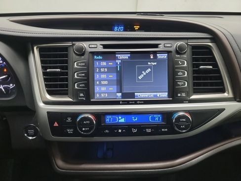Used 2018 Toyota Highlander Limited image 21