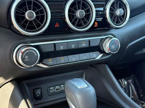 Used 2025 Nissan Sentra SV FWD image 27