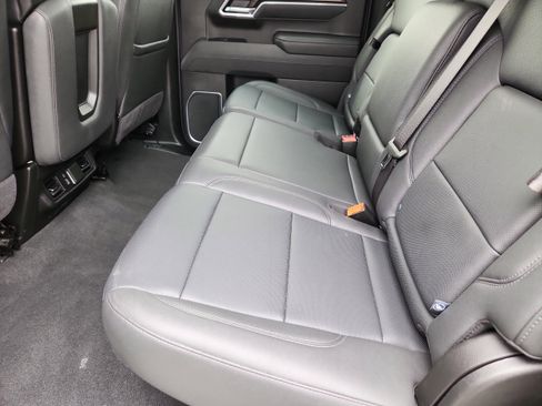 Used 2025 GMC Sierra 1500 SLT image 11