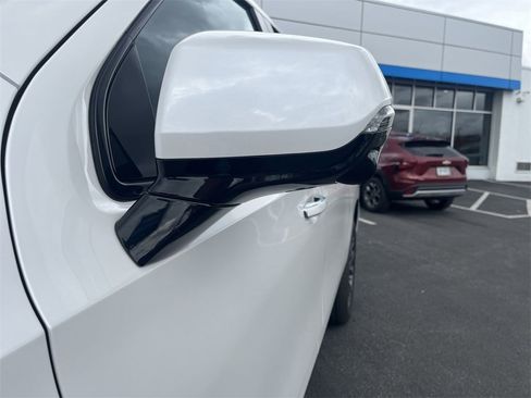 New 2025 Chevrolet Suburban High Country image 14