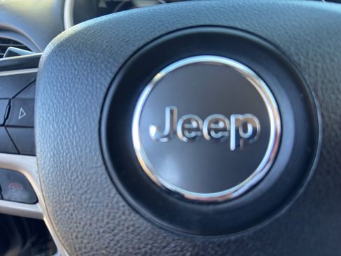 Used 2017 Jeep Cherokee Latitude FWD image 25