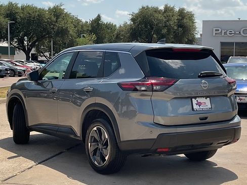 Used 2025 Nissan Rogue SV FWD image 6
