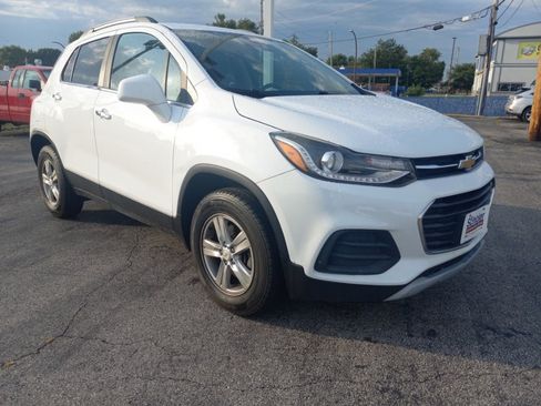 Used 2018 Chevrolet Trax LT w/ LT Convenience Package AWD/4WD image 3
