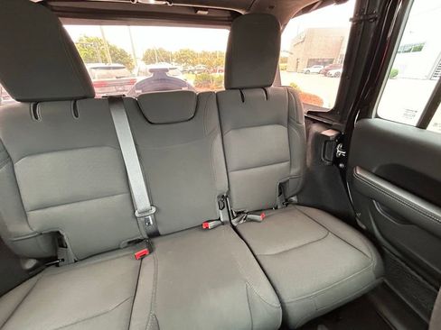 Used 2022 Jeep Wrangler Unlimited Sahara image 14