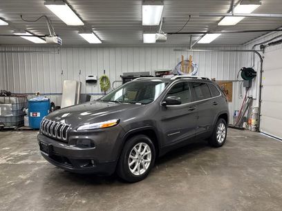 Used 2018 Jeep Cherokee Latitude Plus w/ Comfort/Convenience Group