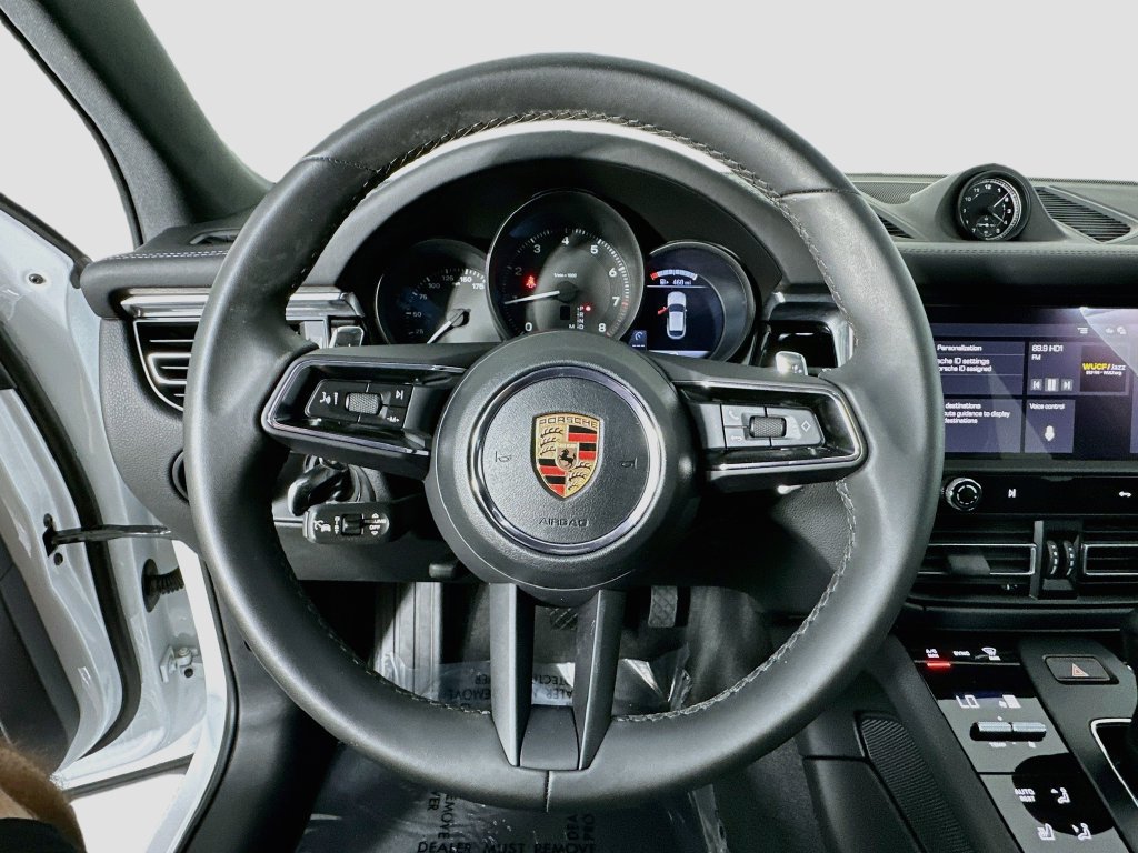 Certified 2025 Porsche Macan AWD/4WD image 12