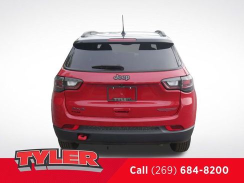 Used 2023 Jeep Compass Trailhawk w/ Trailhawk Elite Group AWD/4WD image 7