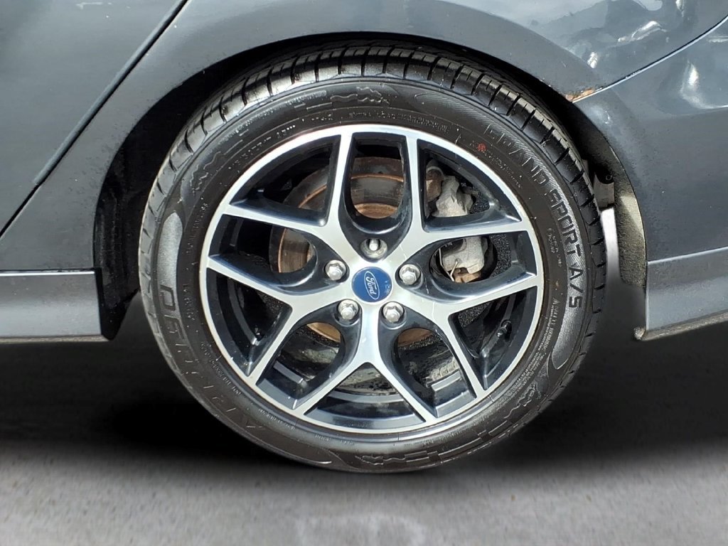 Used 2015 Ford Focus SE w/ SE Sport Package FWD image 7