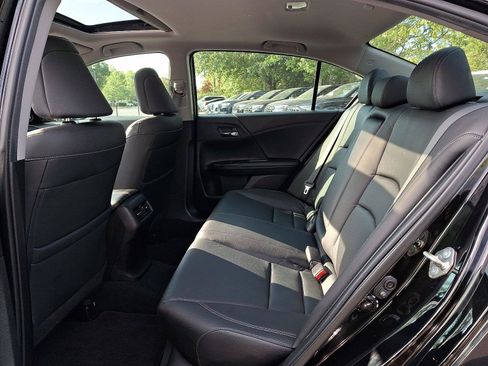 Used 2015 Honda Accord Touring image 10