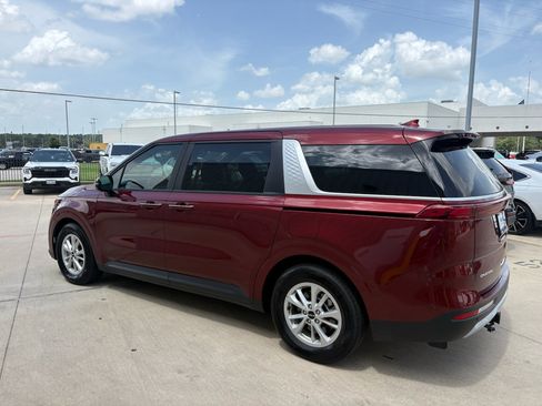 Used 2024 Kia Carnival LX FWD image 6