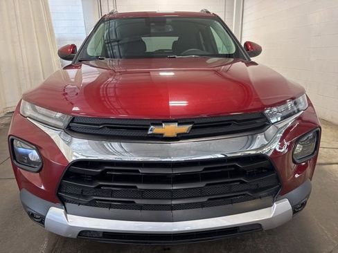 Used 2023 Chevrolet TrailBlazer LT w/ Convenience Package FWD image 2