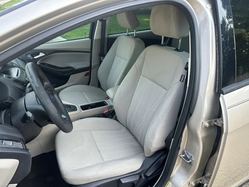 Used 2017 Ford Focus SE FWD image 10