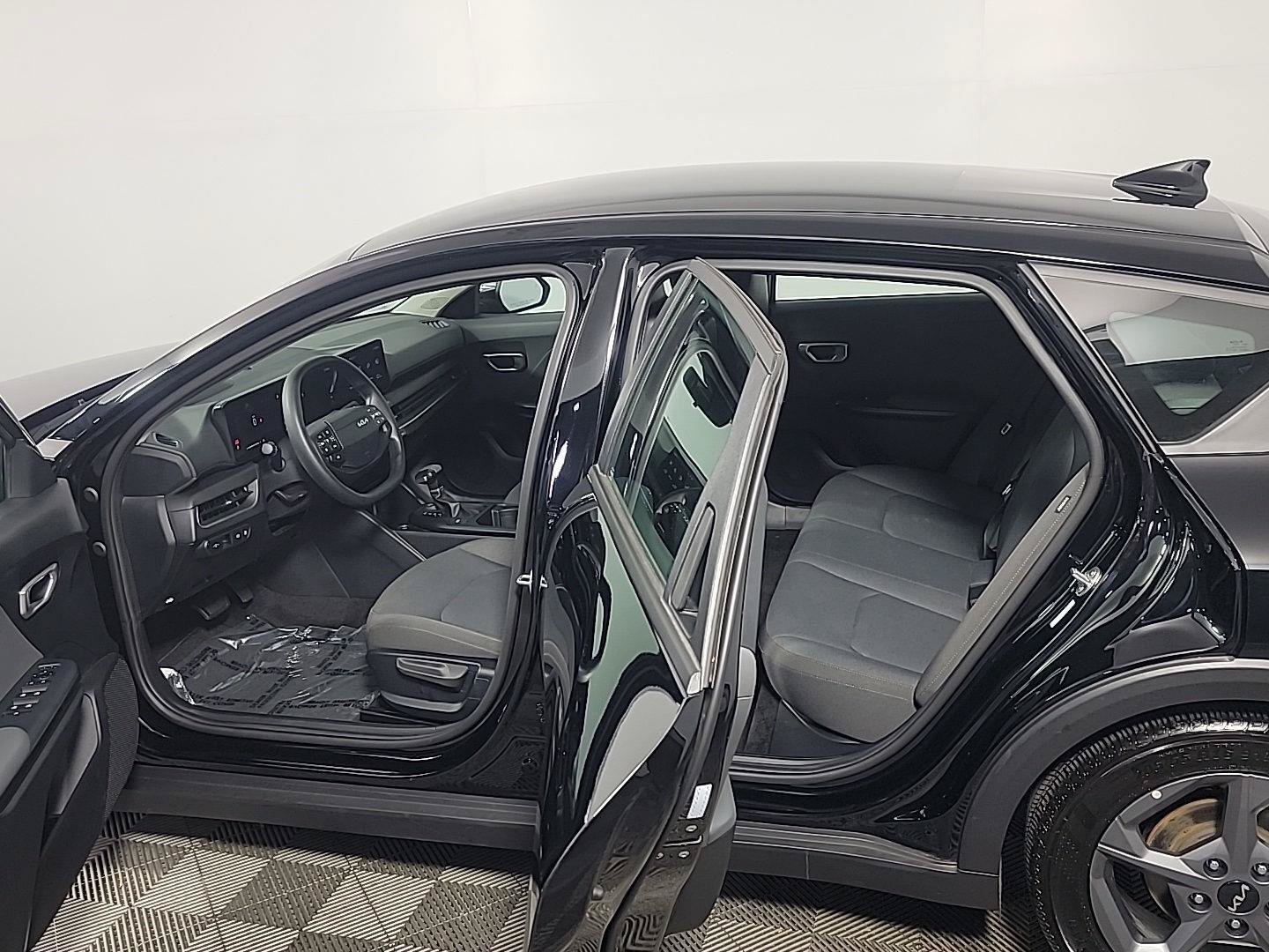 Used 2025 Kia K4 FWD image 15