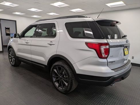 Used 2018 Ford Explorer XLT w/ Equipment Group 202A image 6