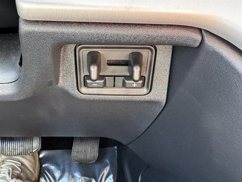 Used 2025 Ford Expedition Active image 13