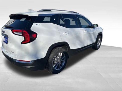 Used 2024 GMC Terrain SLT image 8