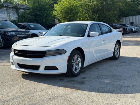 Used 2019 Dodge Charger SXT RWD image 5