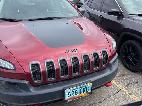 Used 2015 Jeep Cherokee Trailhawk w/ Comfort/Convenience Group AWD/4WD image 2