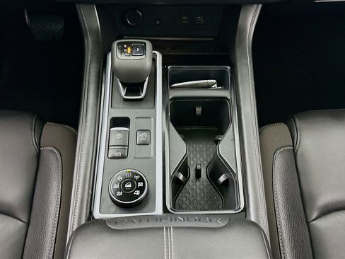 Used 2024 Nissan Pathfinder SL w/ SL Premium Package image 14