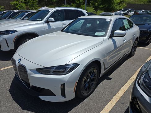 New 2026 BMW i4 xDrive40i w/ Premium Package AWD/4WD image 4