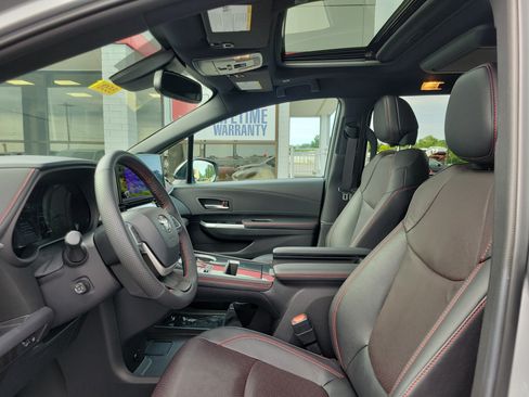 Used 2025 Toyota Sienna XSE w/ XSE Premium Package FWD image 15