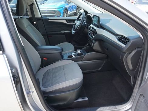 Used 2022 Ford Escape SE w/ SE Sport Appearance Package FWD image 3