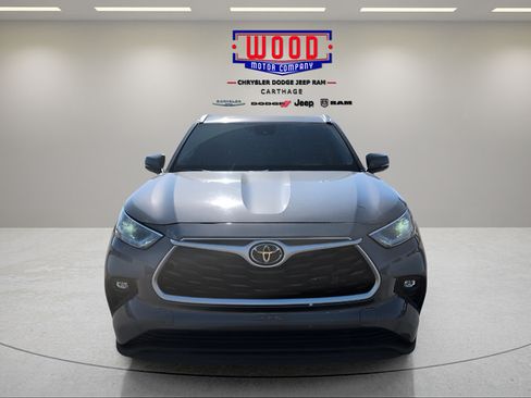 Used 2021 Toyota Highlander XLE AWD/4WD image 14