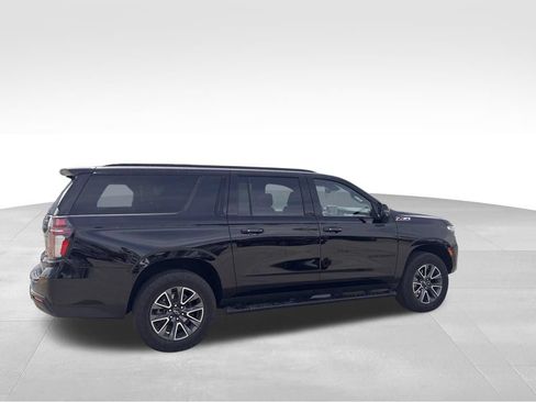 Used 2024 Chevrolet Suburban Z71 w/ Luxury Package AWD/4WD image 3