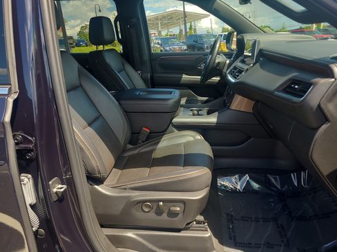 Used 2024 Chevrolet Suburban High Country AWD/4WD image 17