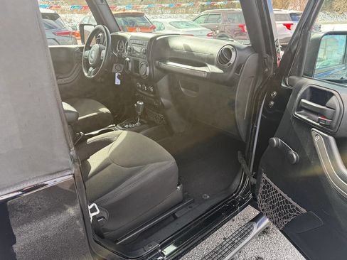 Used 2016 Jeep Wrangler Sport w/ Connectivity Group image 10