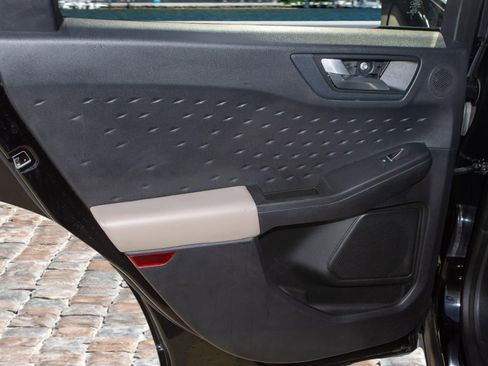 Used 2020 Ford Escape Titanium w/ Titanium Premium Package 2.0 image 32