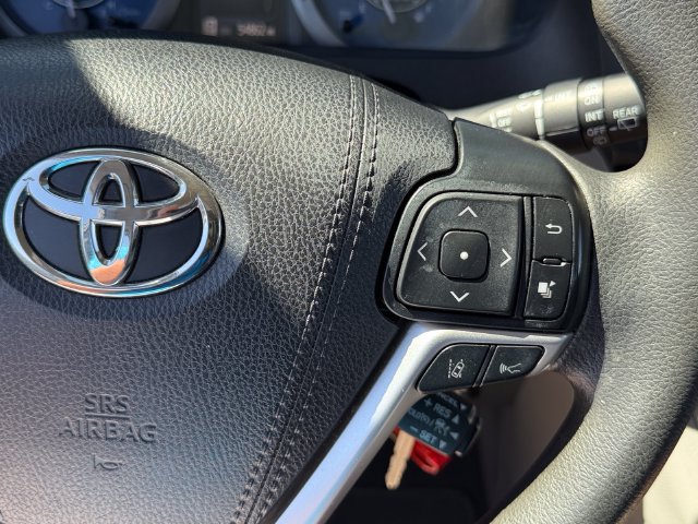 Used 2020 Toyota Sienna LE w/ Carpet Mat Package FWD image 16